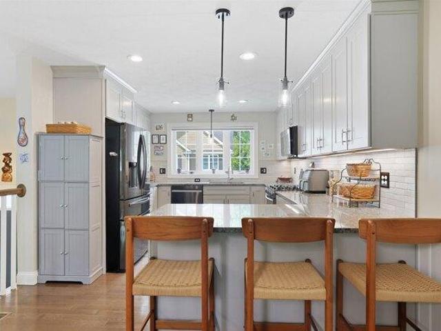 condo with 3 bedroom, Exeter NH ES105590256