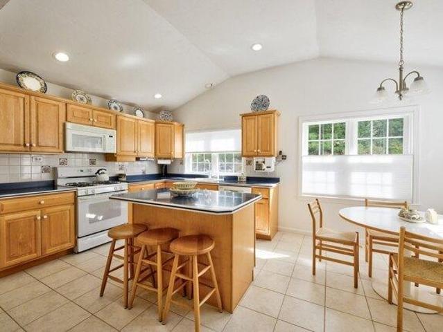 condo with 3 bedroom, Franklin MA ES105614617