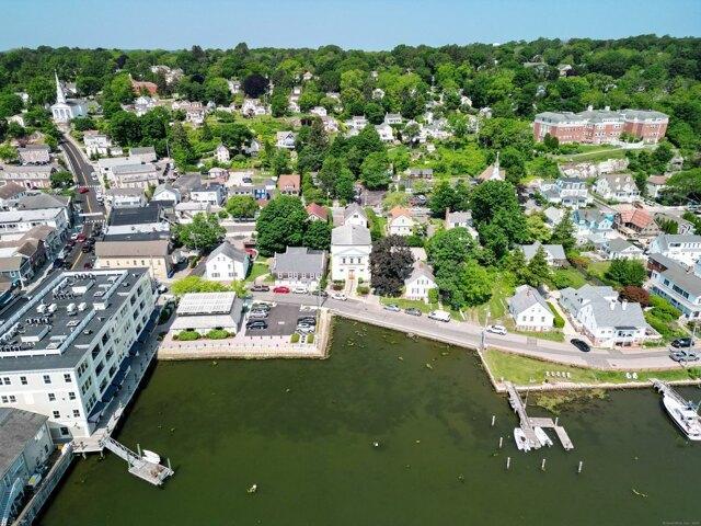condo with 3 bedroom, Groton CT ES105516126