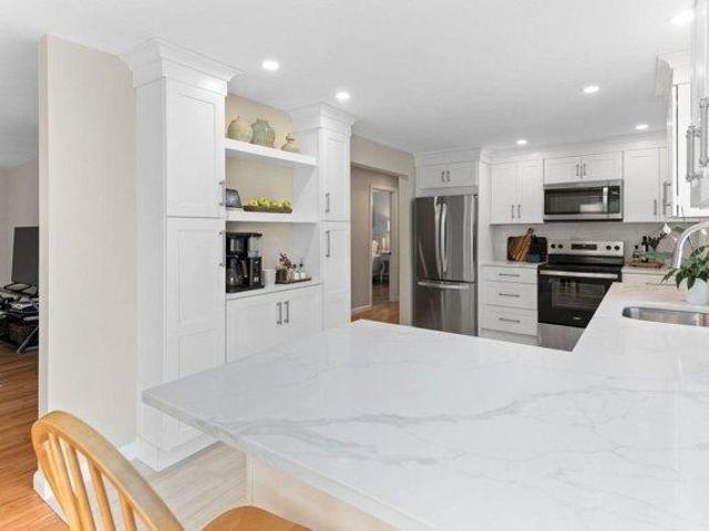 condo with 3 bedroom, Halifax MA ES105680511