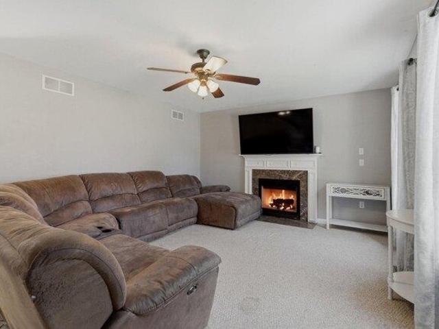 condo with 3 bedroom, Hudson NH DS104443335