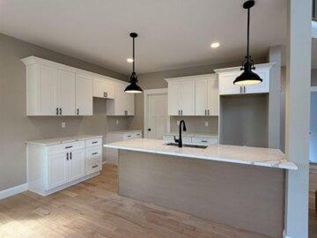 condo with 3 bedroom, Laconia NH ES105651821