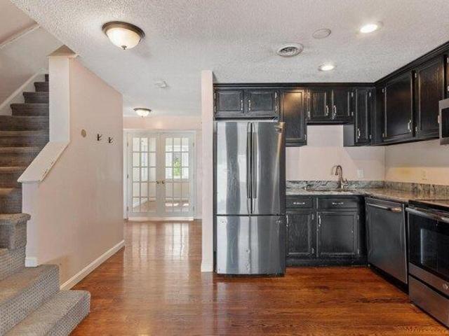 condo with 3 bedroom, Leominster MA ES105476103