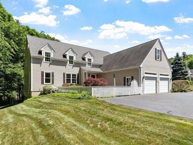 condo with 3 bedroom, Lunenburg MA ES104543279