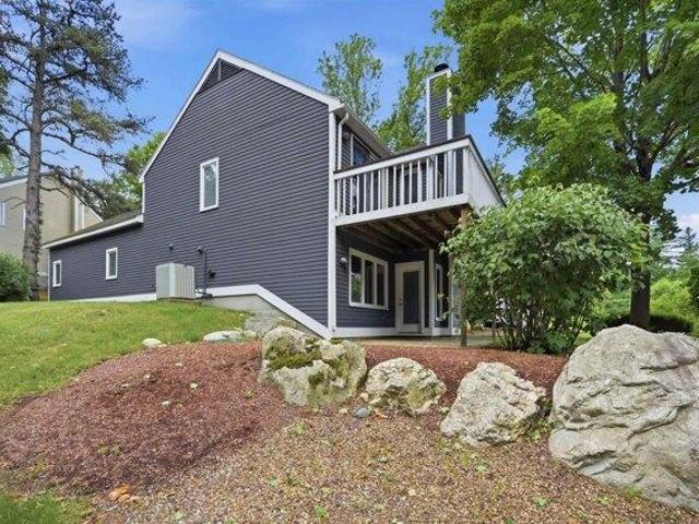 condo with 3 bedroom, Manchester NH ES105550357