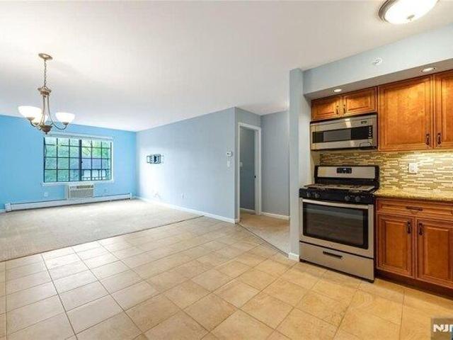 condo with 3 bedroom, Mahwah NJ ES105712619
