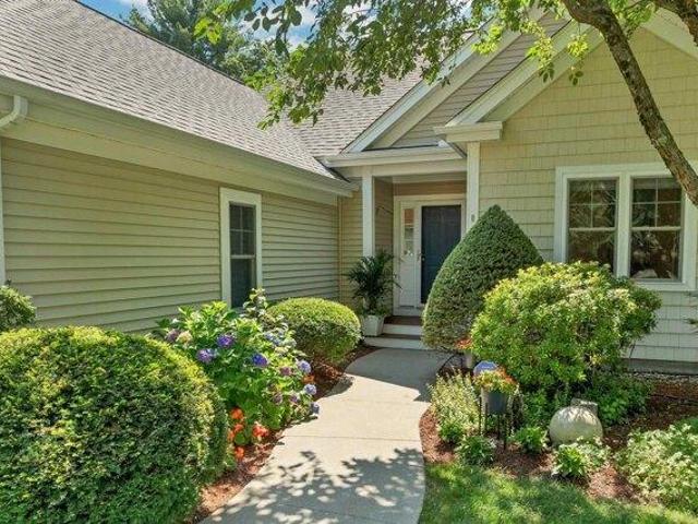 condo with 3 bedroom, Merrimack NH ES105320108
