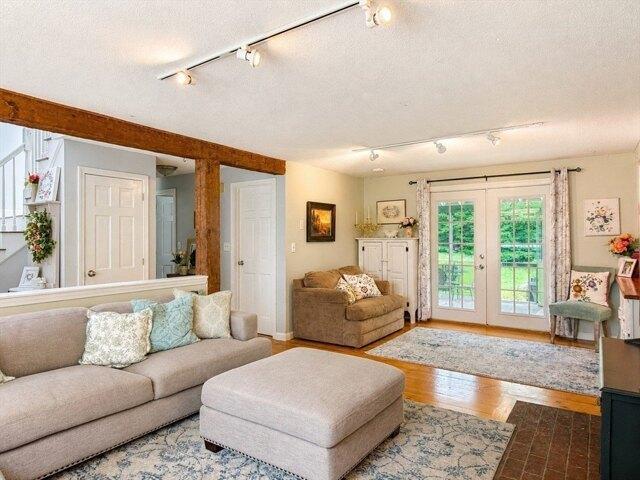 condo with 3 bedroom, Milford NH ES105415359