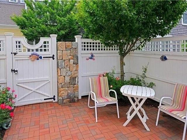 condo with 3 bedroom, Narragansett RI ES105514497