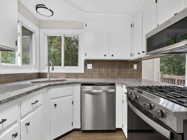 condo with 3 bedroom, Nashua NH ES105588591