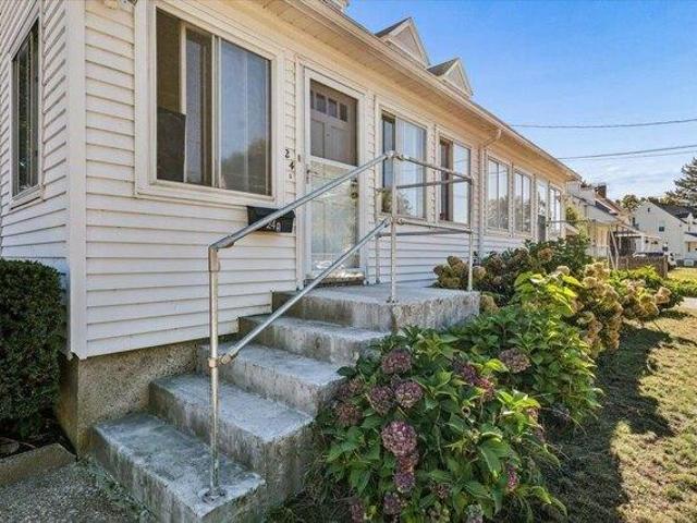 condo with 3 bedroom, Nashua NH ES105998718