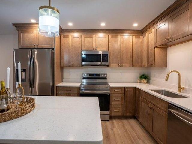 condo with 3 bedroom, Nashua NH ES105315046