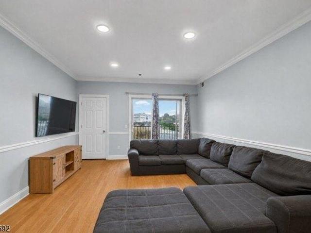 condo with 3 bedroom, Newark NJ ES105276637