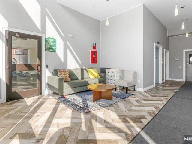 condo with 3 bedroom, Newark NJ ES105318816