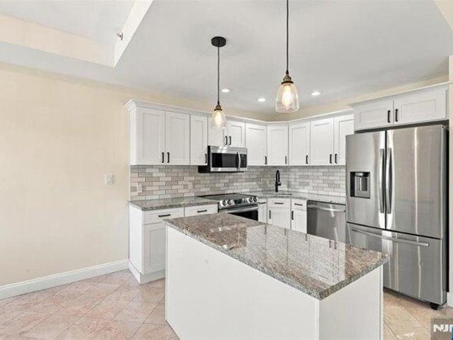 condo with 3 bedroom, Palisades Park NJ ES105562375
