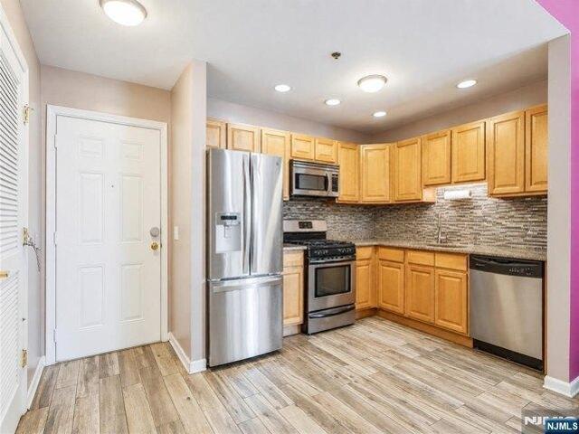 condo with 3 bedroom, Paterson NJ ES105277709