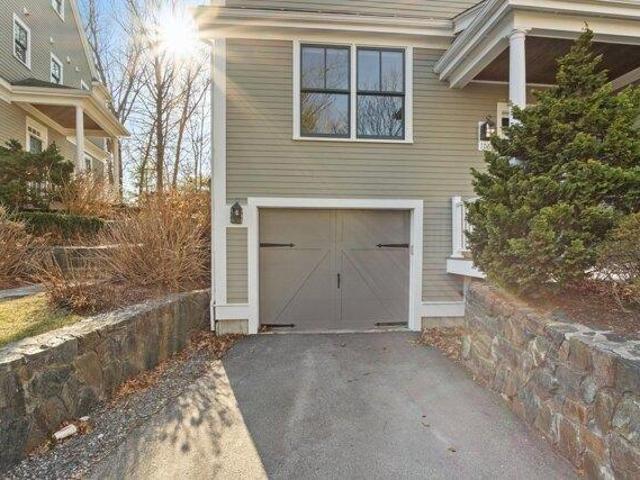 condo with 3 bedroom, Reading MA ES105613075