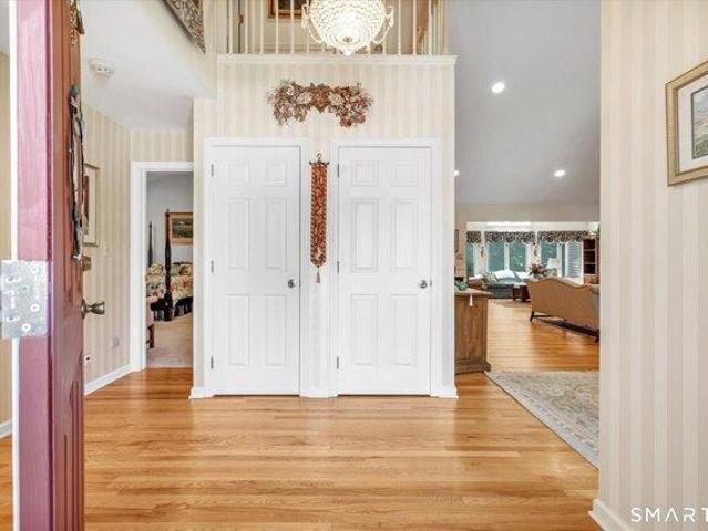 condo with 3 bedroom, Shelton CT ES105422903