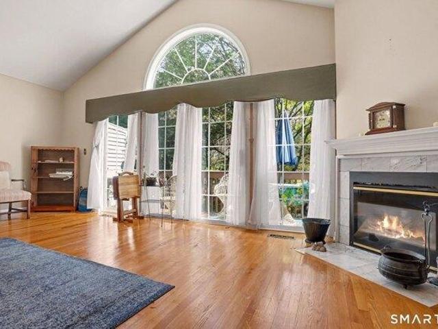 condo with 3 bedroom, Shelton CT ES105586941