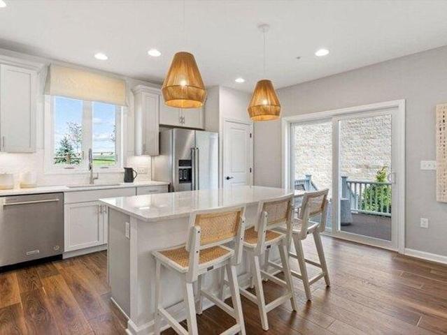 condo with 3 bedroom, Shrewsbury MA ES105256092