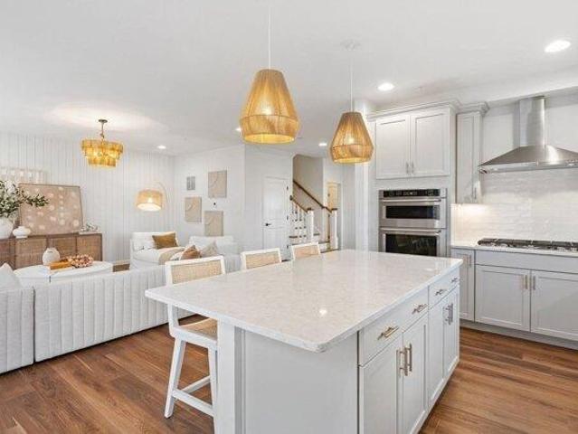 condo with 3 bedroom, Shrewsbury MA ES105473857