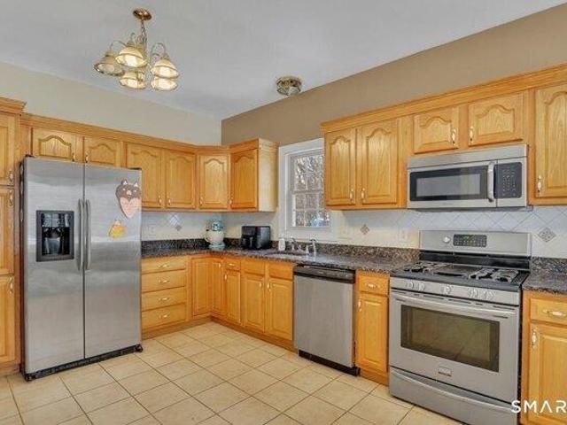 condo with 3 bedroom, Southington CT ES105511939