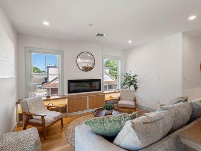 condo with 3 bedroom, Stoneham MA ES104540213