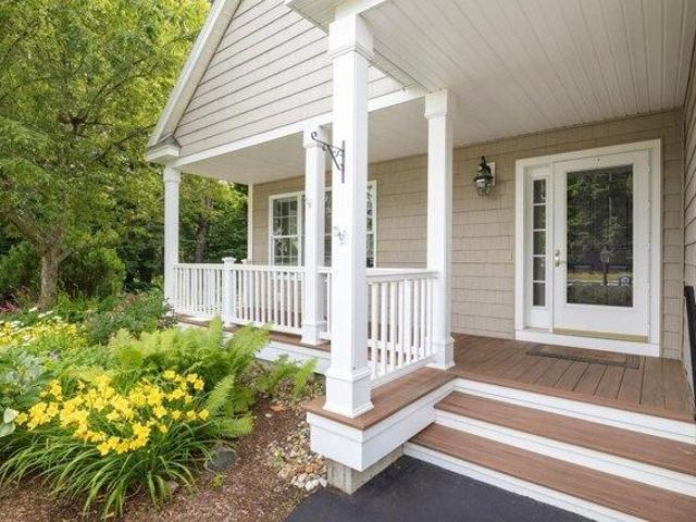 condo with 3 bedroom, Stratham NH ES105558371