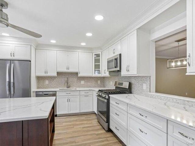 condo with 3 bedroom, Suffern NY ES105277655