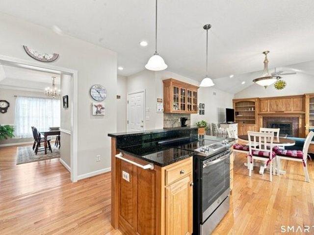 condo with 3 bedroom, Suffield CT ES105416496