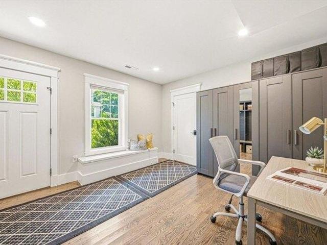 condo with 4 bedroom, Waltham MA ES105403299