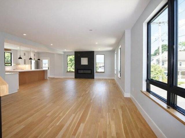 condo with 4 bedroom, Waltham MA ES105537709
