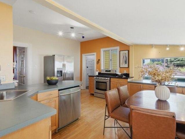 condo with 4 bedroom, Watertown MA ES105424669