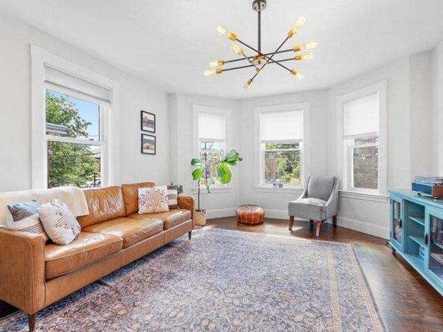 condo with 4 bedroom, Watertown MA ES105496917