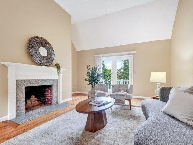 condo with 4 bedroom, Bedford MA ES105562511