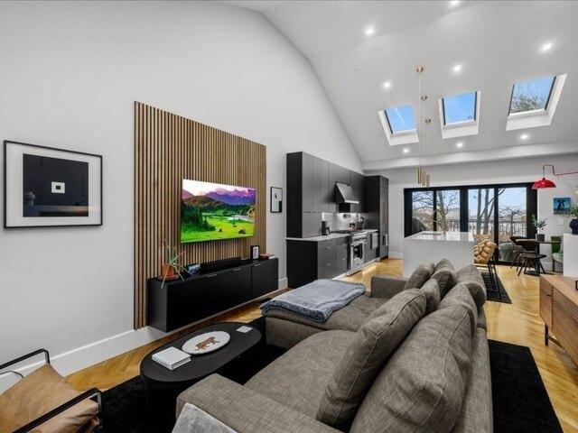condo with 4 bedroom, Boston MA ES103495938