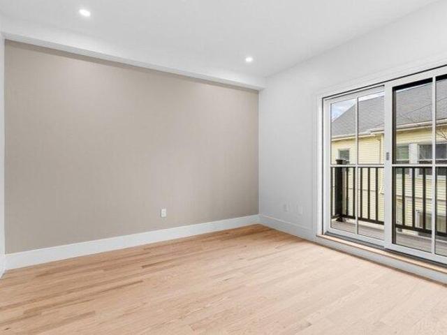 condo with 4 bedroom, Boston MA ES105557511