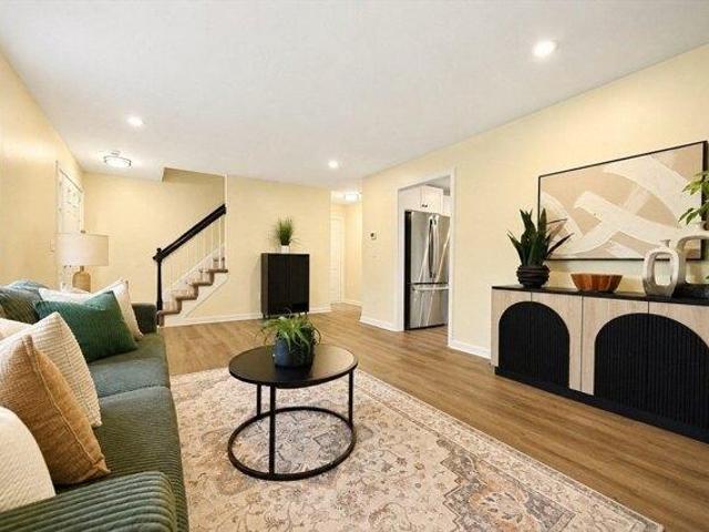 condo with 4 bedroom, Bridgewater MA ES105415115