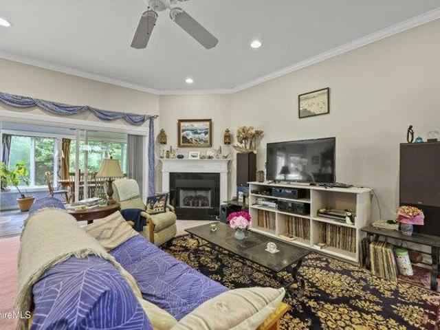 condo with 4 bedroom, Hinsdale MA ES104075549