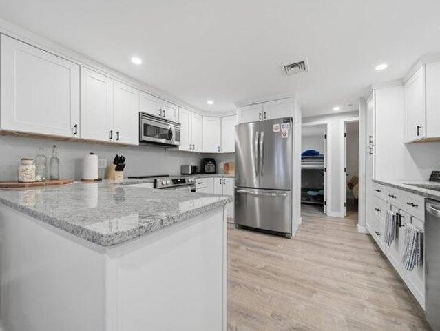 condo with 4 bedroom, Laconia NH ES105648668