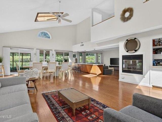 condo with 4 bedroom, Lenox MA ES105331522
