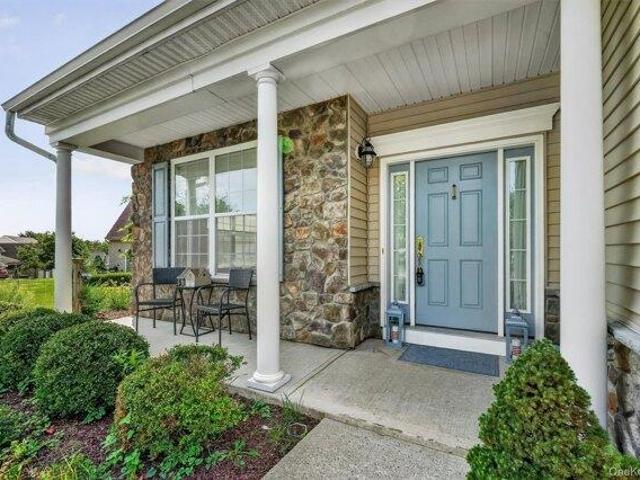 condo with 4 bedroom, Middletown NY ES105293437