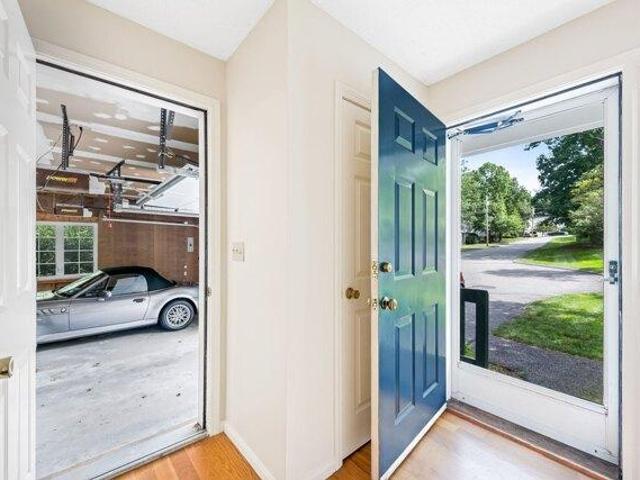 condo with 4 bedroom, Nashua NH DS104442318