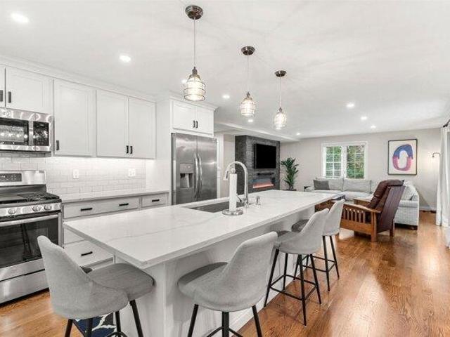 condo with 4 bedroom, Nashua NH ES105401101