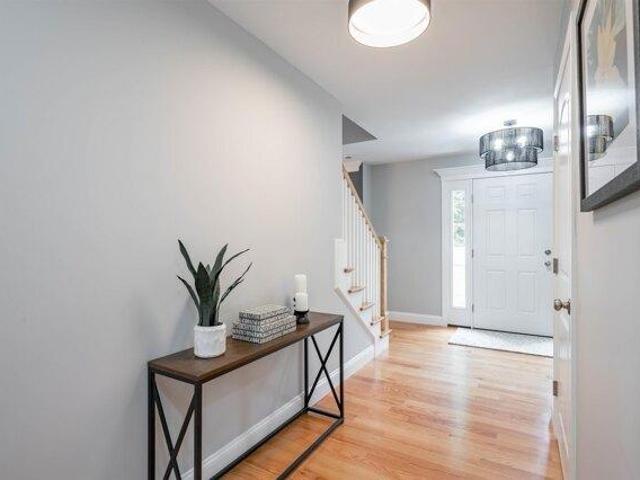condo with 4 bedroom, Nashua NH ES105385181