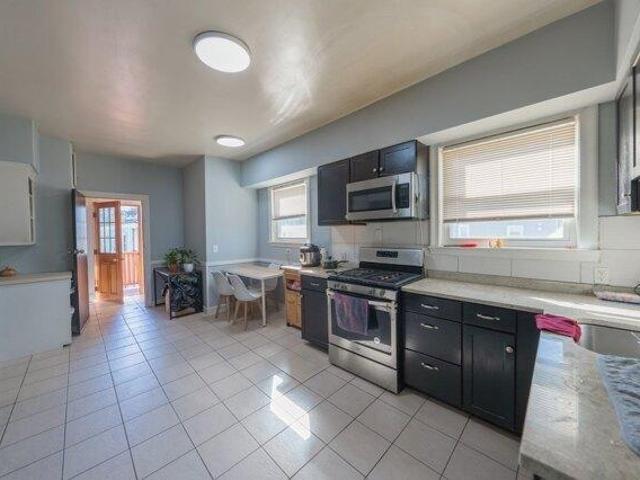 condo with 4 bedroom, Revere MA ES105384106