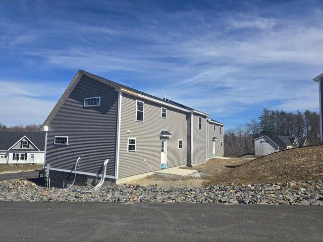 condo with 4 bedroom, Sanford ME ES105400029