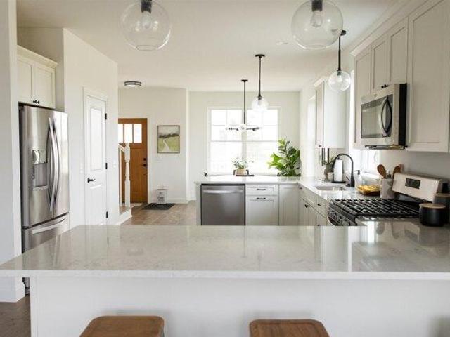 condo with 4 bedroom, South Burlington VT ES105692603
