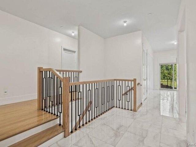 condo with 4 bedroom, Spring Valley NY ES105289443
