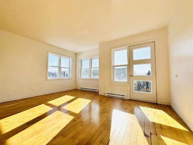 Condo à Louer Avenue Broadway, Rivière des Prairies/Pointe aux Trembles Montréal 8 photos | Logis Québec